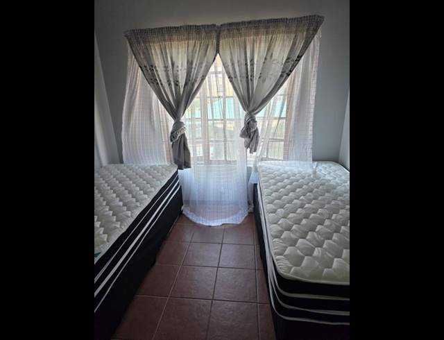 2 BEDROOM FLAT TO LET IN SCOTTSVILLE